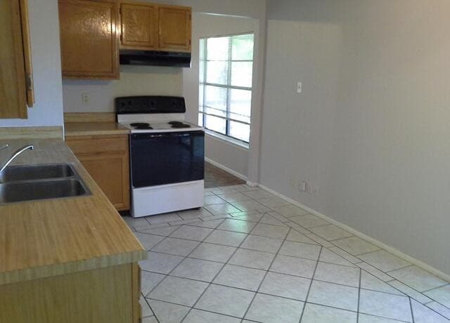 rental at 8448  Dixon Ridge in San Antonio, TX — photo 4