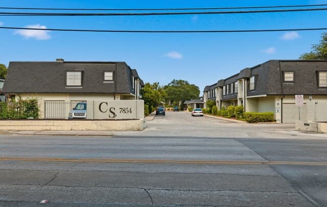 rental at 7834  Broadway Unit 106 in San Antonio, TX — photo 2