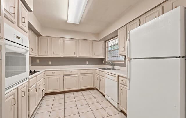 rental at 7834  Broadway Unit 106 in San Antonio, TX — photo 3