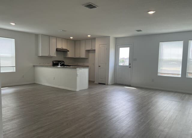 rental at 6606  Willow Lndg in Converse, TX — photo 4