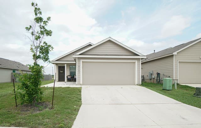 rental at 4107  Imogene Ivy in San Antonio, TX — photo 2
