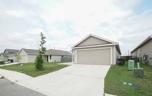 rental at 4107  Imogene Ivy in San Antonio, TX — photo 3