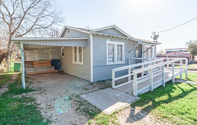 rental at 1610  Lennon Ave in San Antonio, TX — photo 3