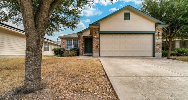 rental at 10306 Pinehurst Run in San Antonio TX