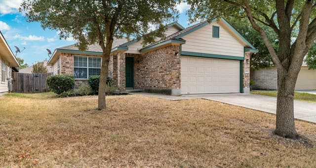 rental at 10306  Pinehurst Run in San Antonio, TX — photo 2