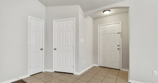 rental at 10306  Pinehurst Run in San Antonio, TX — photo 3
