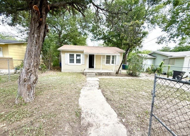 rental at 515  Lincolnshire Dr in San Antonio, TX — photo 2