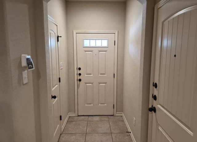 rental at 7014  Lakeview Dr. Unit 101 in San Antonio, TX — photo 2