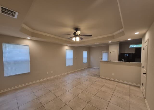 rental at 7014  Lakeview Dr. Unit 101 in San Antonio, TX — photo 3