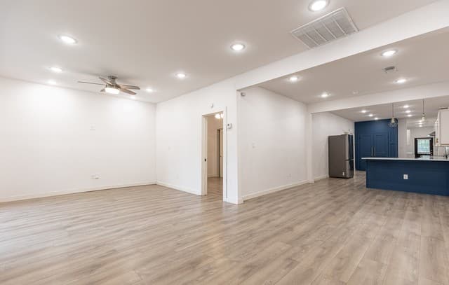 rental at 1010  Burnet St in San Antonio, TX — photo 4