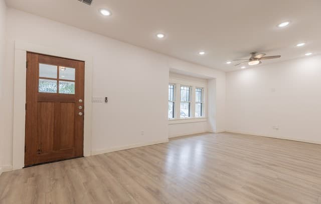 rental at 1010  Burnet St in San Antonio, TX — photo 5
