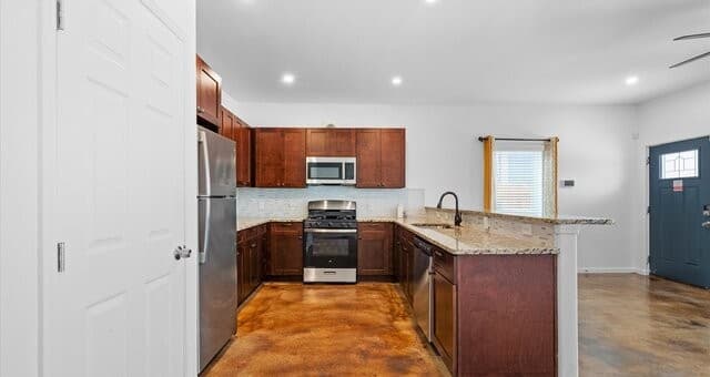 rental at 906  Gulf Unit 102 in San Antonio, TX — photo 3
