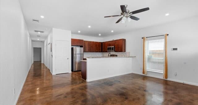 rental at 906  Gulf Unit 102 in San Antonio, TX — photo 5