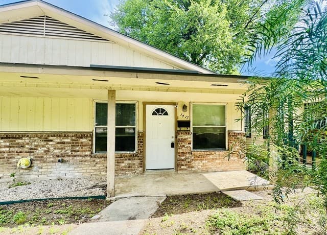 rental at 1417 W Olmos Dr in San Antonio, TX — photo 1