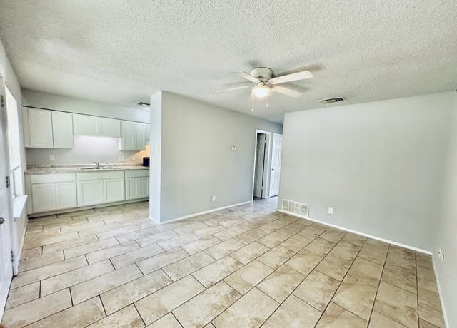 rental at 1417 W Olmos Dr in San Antonio, TX — photo 2
