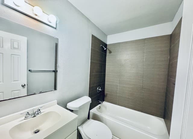 rental at 1417 W Olmos Dr in San Antonio, TX — photo 5