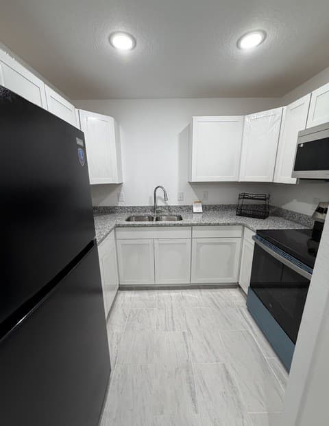 rental at 8503 S Flores St in San Antonio, TX — photo 2