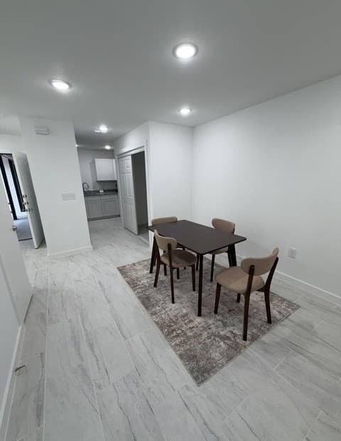 rental at 8503 S Flores St in San Antonio, TX — photo 3