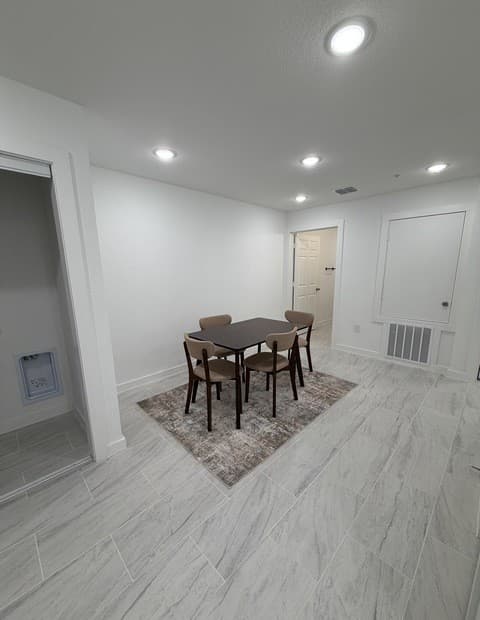 rental at 8503 S Flores St in San Antonio, TX — photo 4