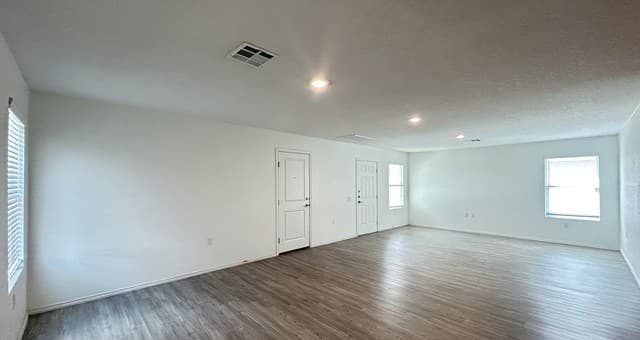 rental at 12030  Picard Bnd in San Antonio, TX — photo 3
