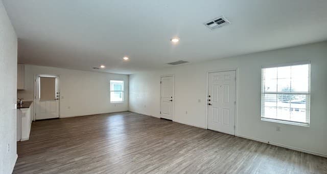rental at 12030  Picard Bnd in San Antonio, TX — photo 5