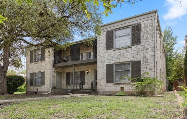 rental at 336  East Lullwood Ave Unit 1 in San Antonio, TX — photo 2
