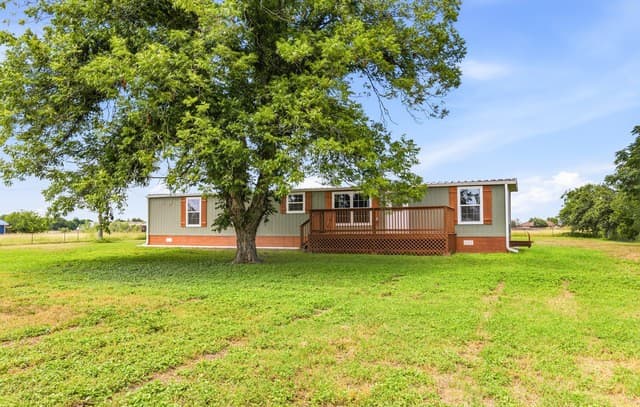 rental at 16345  Fm 463 in Lytle, TX — photo 2