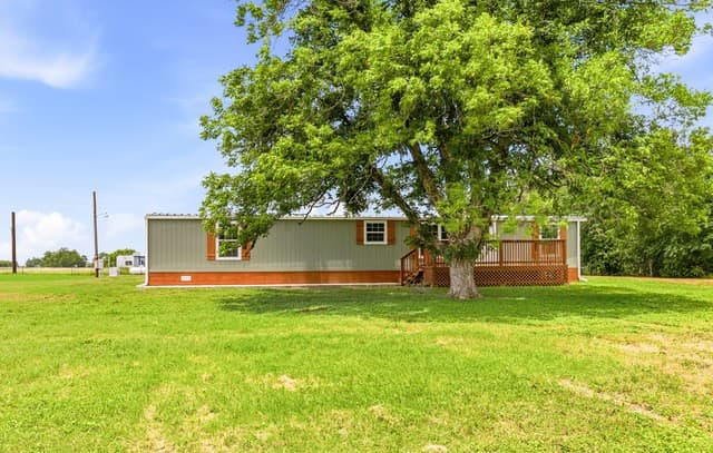 rental at 16345  Fm 463 in Lytle, TX — photo 3