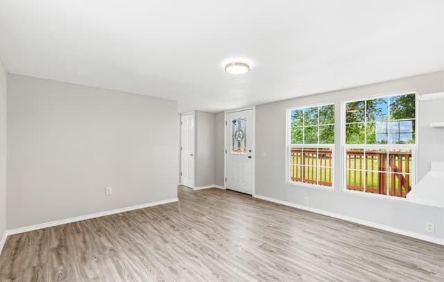 rental at 16345  Fm 463 in Lytle, TX — photo 5