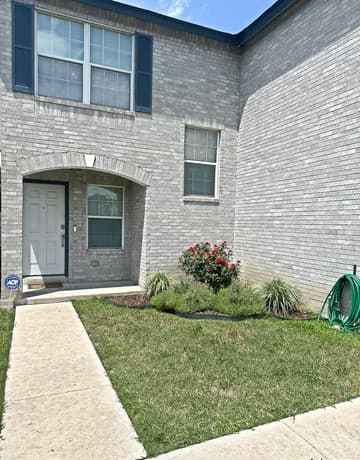 rental at 11358  Victory Cavern in San Antonio, TX — photo 2