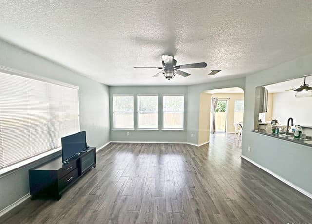 rental at 11358  Victory Cavern in San Antonio, TX — photo 4