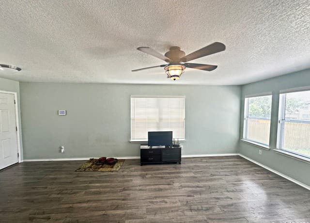 rental at 11358  Victory Cavern in San Antonio, TX — photo 5