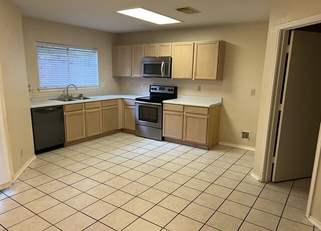 rental at 7  Latrobe Post in San Antonio, TX — photo 5