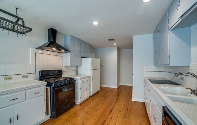 rental at 244  Halcyon Pl in Alamo Heights, TX — photo 4