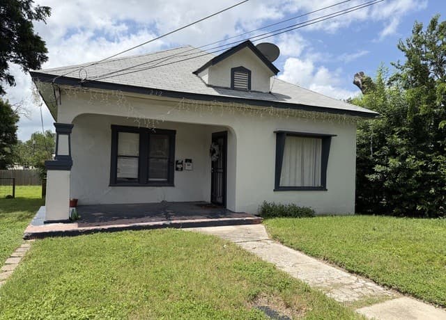 rental at 232  Regina St Unit 1 in San Antonio, TX — photo 2