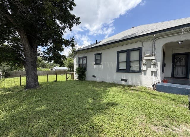 rental at 232  Regina St Unit 1 in San Antonio, TX — photo 4
