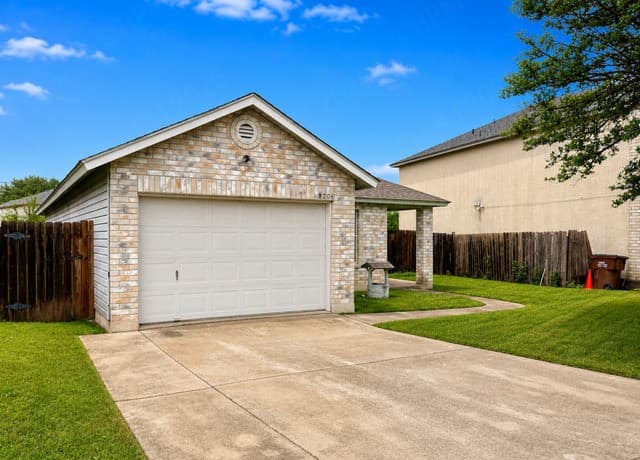 rental at 8206  Longhorn Ridge Dr in Converse, TX — photo 3