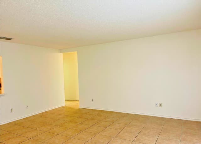 rental at 8206  Longhorn Ridge Dr in Converse, TX — photo 4