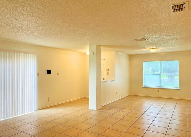 rental at 8206  Longhorn Ridge Dr in Converse, TX — photo 5