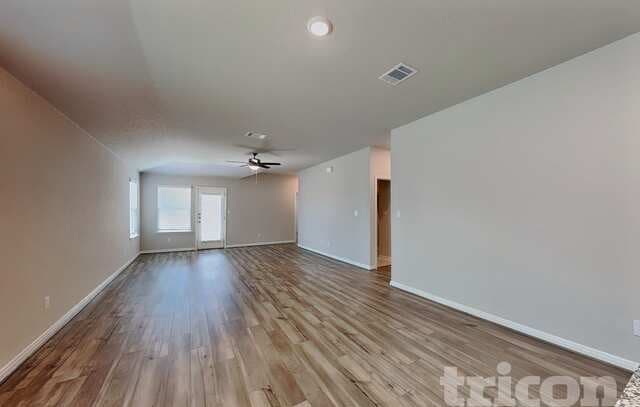 rental at 13543  Paxton Blvd in St Hedwig, TX — photo 4