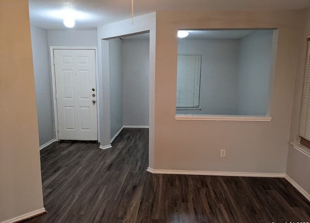 rental at 15  Bedford Bay in San Antonio, TX — photo 3