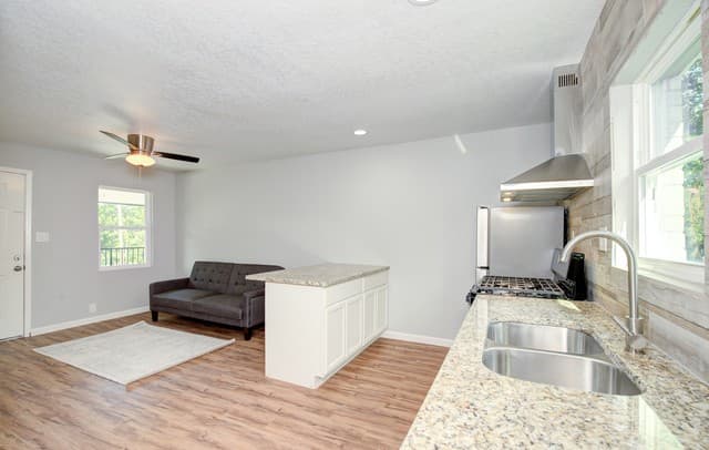 rental at 218  Natalen Ave in San Antonio, TX — photo 4