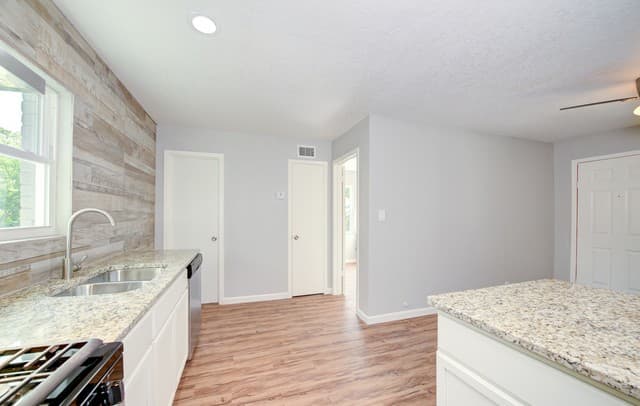 rental at 218  Natalen Ave in San Antonio, TX — photo 5
