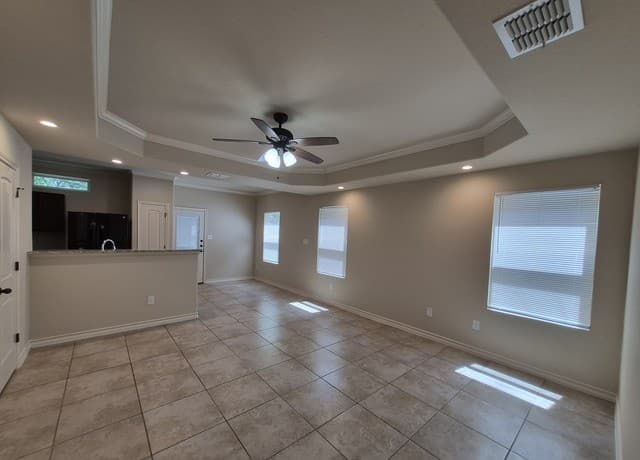 rental at 6950  Lakeview Dr. Unit 102 in San Antonio, TX — photo 3