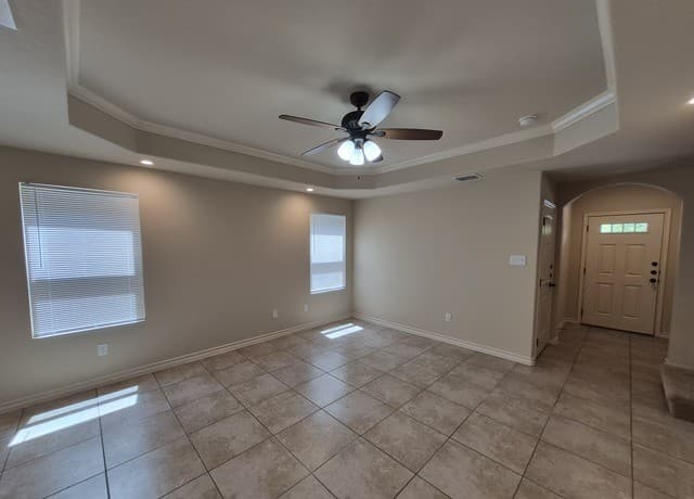 rental at 6950  Lakeview Dr. Unit 102 in San Antonio, TX — photo 5