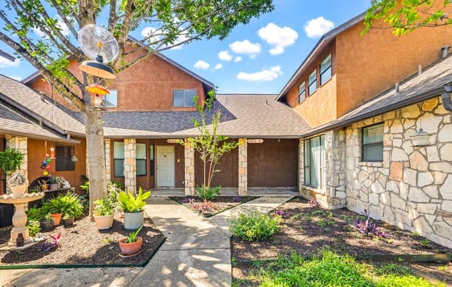 rental at 401  Thetford in San Antonio, TX — photo 1