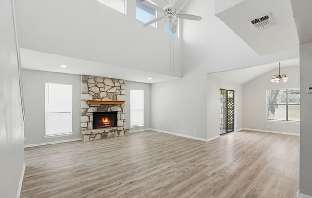 rental at 401  Thetford in San Antonio, TX — photo 4