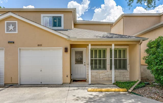 rental at 3202  Eisenhauer #801 Unit 801 in San Antonio, TX — photo 2
