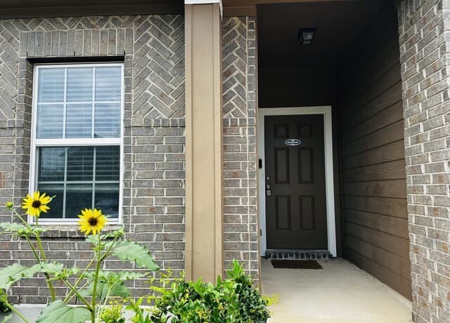 rental at 8907  Ladbroke Grv in Converse, TX — photo 3