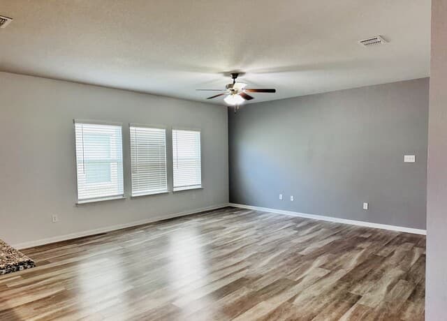 rental at 8907  Ladbroke Grv in Converse, TX — photo 5